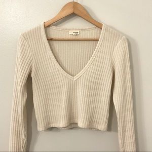 Aritzia Wilfred Free Ribbed Cropped V Neck